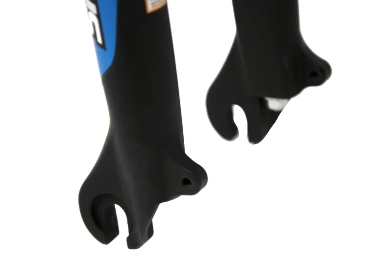 Suntour M3010 24 Inch Suspension Fork 1 1/8 Black 5 Suntour M3010 24 Inch Suspension Fork 1 1/8 Black - Image 3