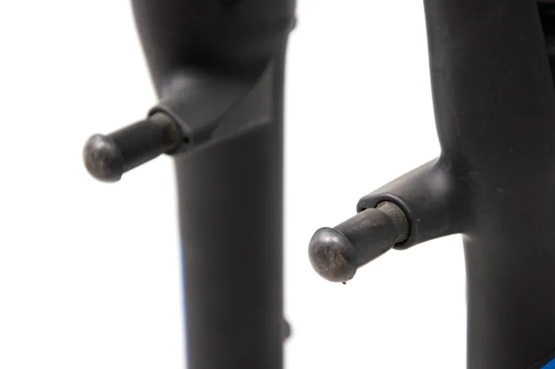 Suntour M3010 24 Inch Suspension Fork 1 1/8 Black 4 Suntour M3010 24 Inch Suspension Fork 1 1/8 Black - Image 2